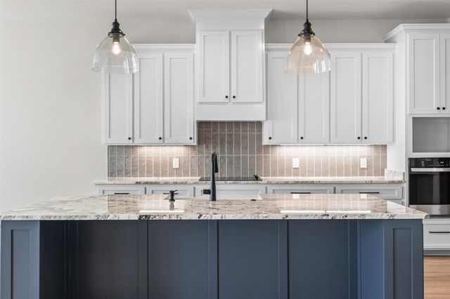 900 Day Star Drive, Hewitt, TX 76643