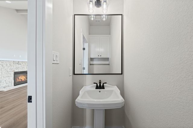 900 Day Star Drive, Hewitt, TX 76643