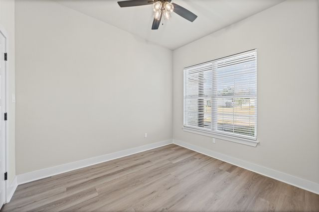 900 Day Star Drive, Hewitt, TX 76643