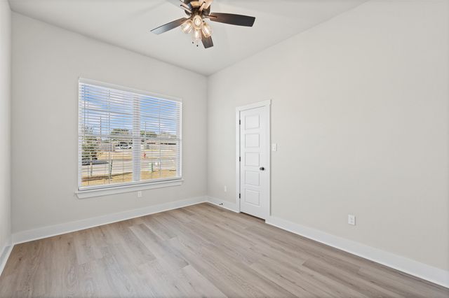 900 Day Star Drive, Hewitt, TX 76643