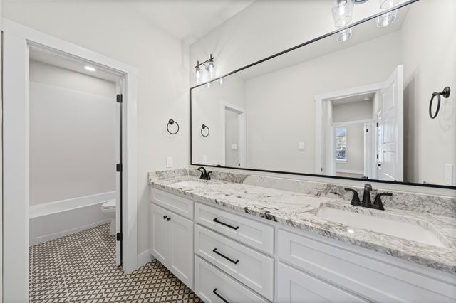 900 Day Star Drive, Hewitt, TX 76643