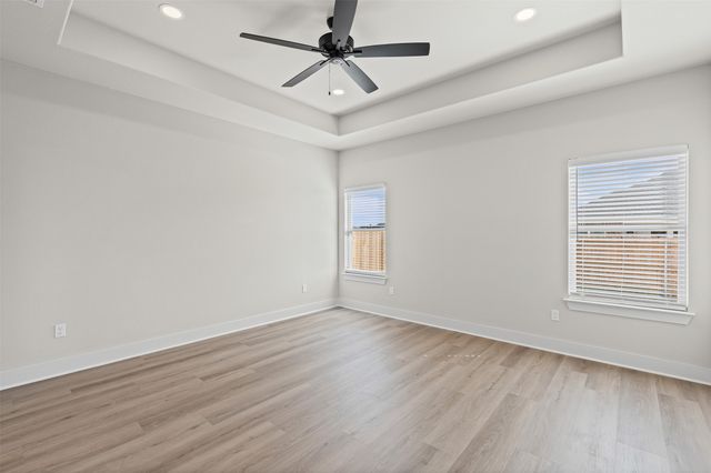 900 Day Star Drive, Hewitt, TX 76643