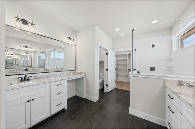 900 Day Star Drive, Hewitt, TX 76643