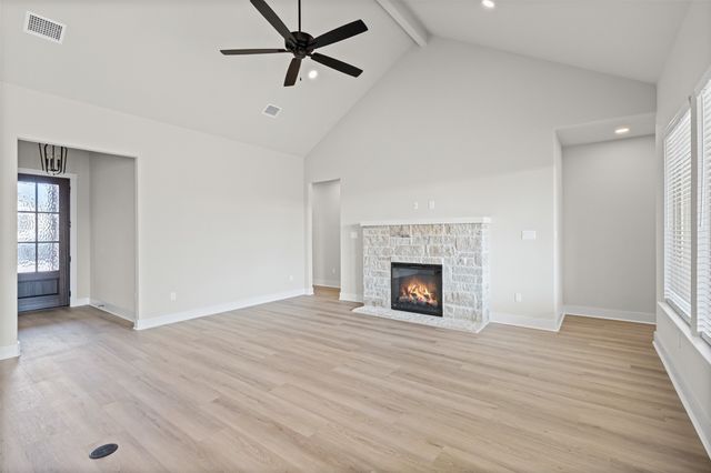 900 Day Star Drive, Hewitt, TX 76643