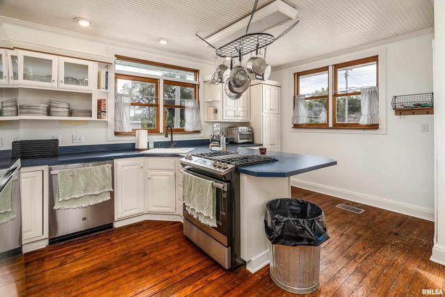 2101 WALNUT Street, Murphysboro, IL 62966