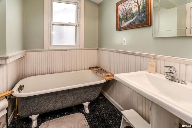 2101 WALNUT Street, Murphysboro, IL 62966