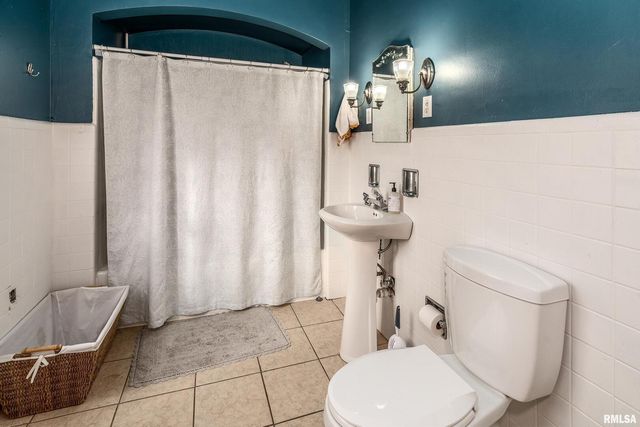 2101 WALNUT Street, Murphysboro, IL 62966