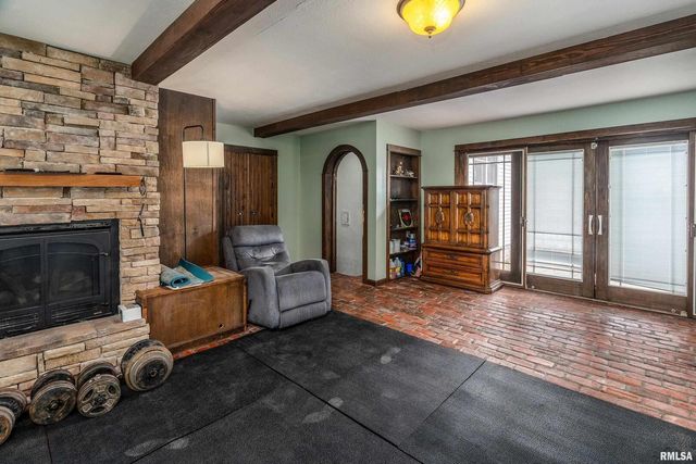 2101 WALNUT Street, Murphysboro, IL 62966