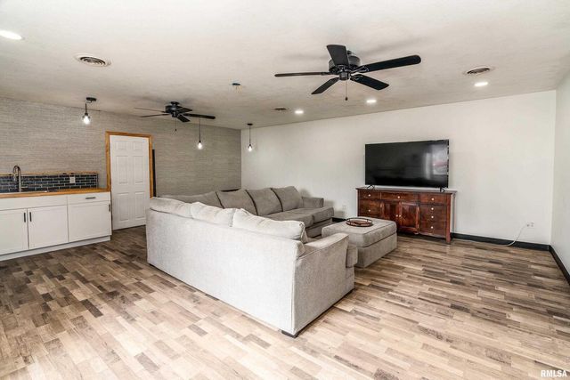 2101 WALNUT Street, Murphysboro, IL 62966