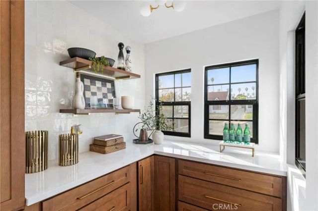 5334 Hillcrest Drive, Los Angeles, CA 90043