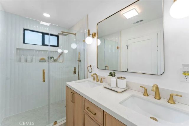 5334 Hillcrest Drive, Los Angeles, CA 90043