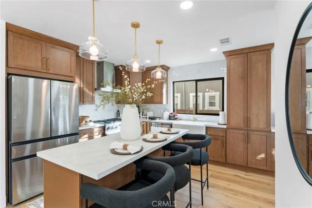 5334 Hillcrest Drive, Los Angeles, CA 90043