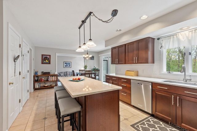 30 Hillando Drive, Shrewsbury, MA 01545