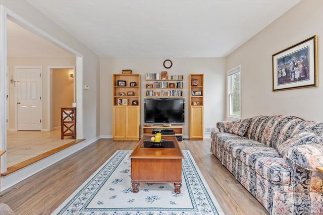 30 Hillando Drive, Shrewsbury, MA 01545