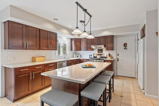 30 Hillando Drive, Shrewsbury, MA 01545