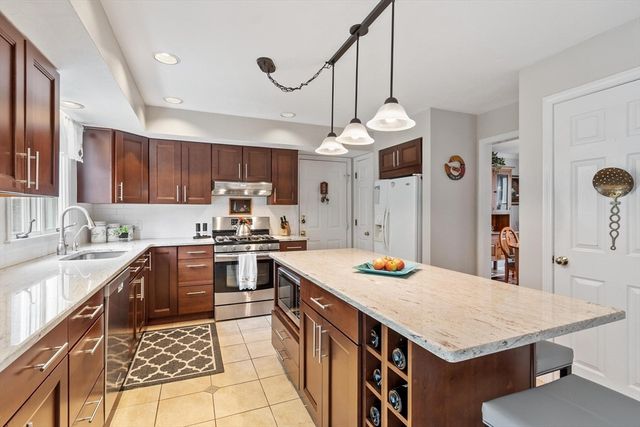 30 Hillando Drive, Shrewsbury, MA 01545