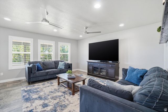 529 W 3100 S, Syracuse, UT 84075