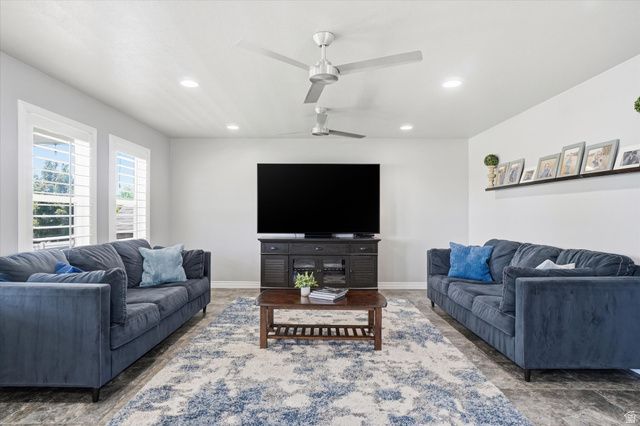 529 W 3100 S, Syracuse, UT 84075