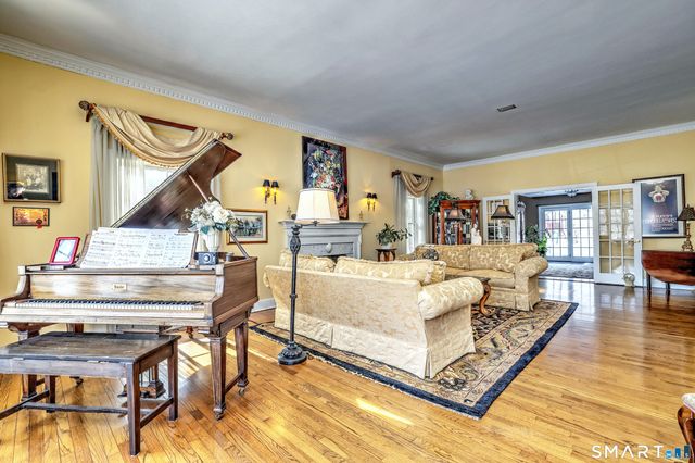 152 West River Street, Milford, CT 06460