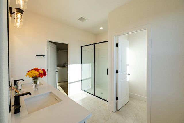 8486 Gurmit Ct, Elk Grove, CA 95624