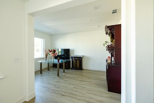 8486 Gurmit Ct, Elk Grove, CA 95624