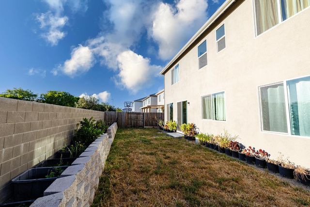 8486 Gurmit Ct, Elk Grove, CA 95624