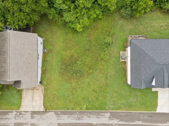 1243 Oxford Village Cv, Columbia, TN 38401