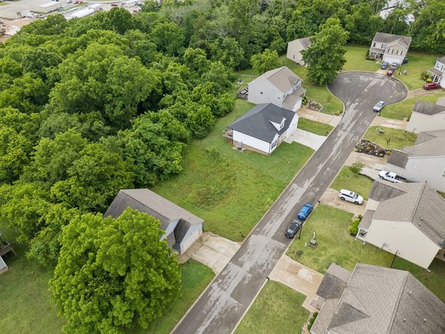 1243 Oxford Village Cv, Columbia, TN 38401