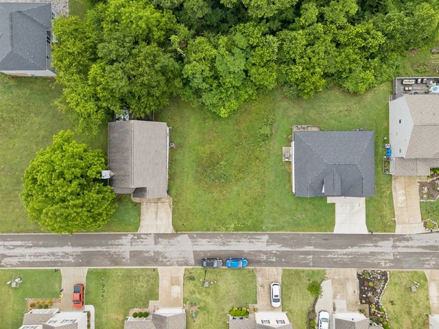 1243 Oxford Village Cv, Columbia, TN 38401
