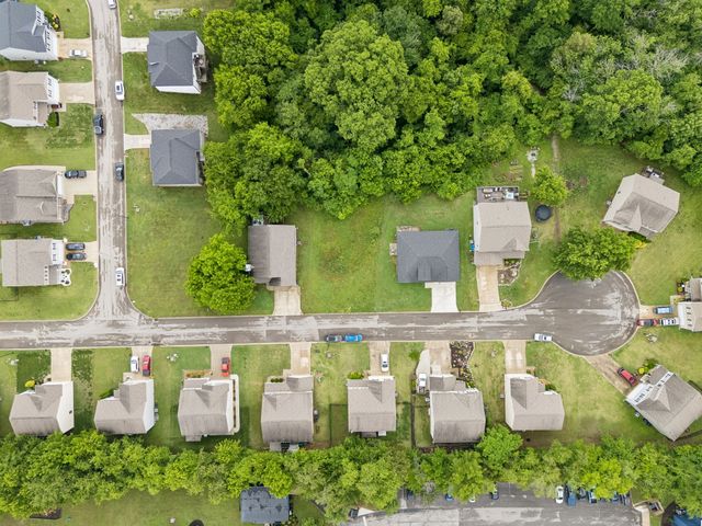 1243 Oxford Village Cv, Columbia, TN 38401