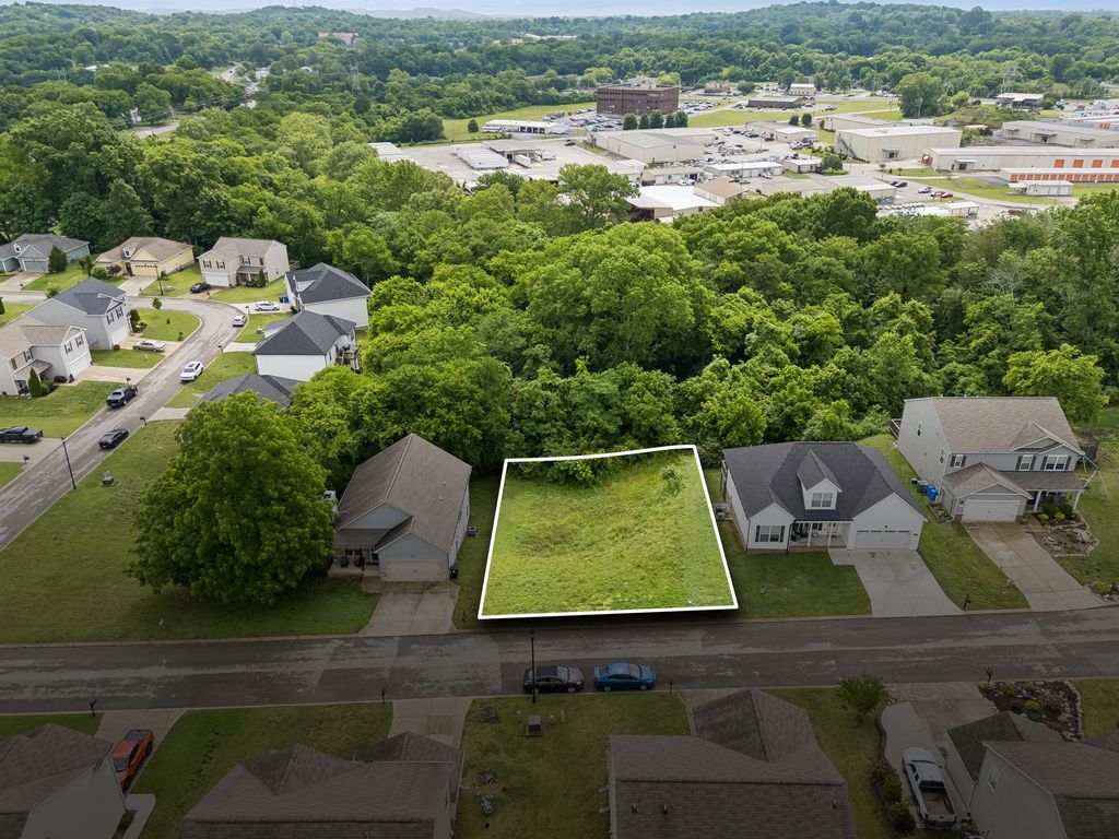 1243 Oxford Village Cv, Columbia, TN 38401