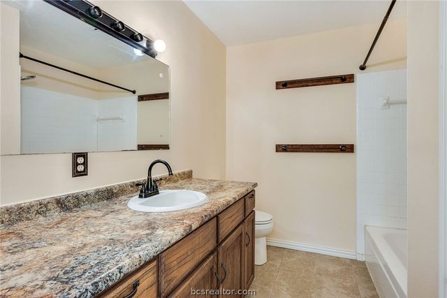 2609 Westwood Main Drive, Bryan, TX 77807