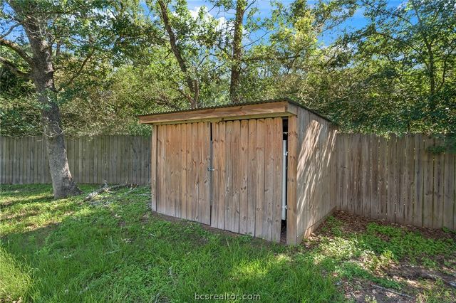 2609 Westwood Main Drive, Bryan, TX 77807