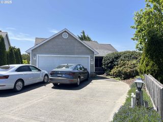 53 Blue Water Ct, Florence, OR 97439