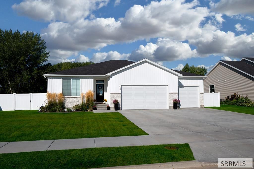 Image 1 of property listing at 1458 N 805 E, Shelley, ID 83274