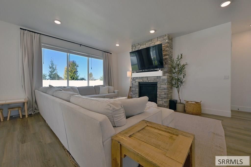 Image 3 of property listing at 1458 N 805 E, Shelley, ID 83274