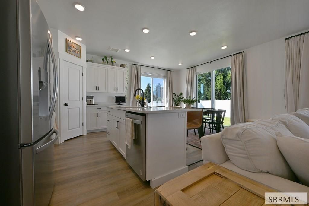 Image 4 of property listing at 1458 N 805 E, Shelley, ID 83274