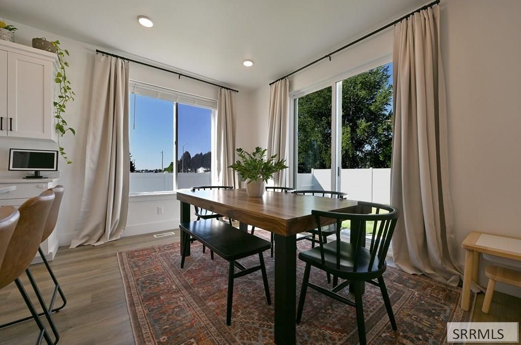 Image 6 of property listing at 1458 N 805 E, Shelley, ID 83274