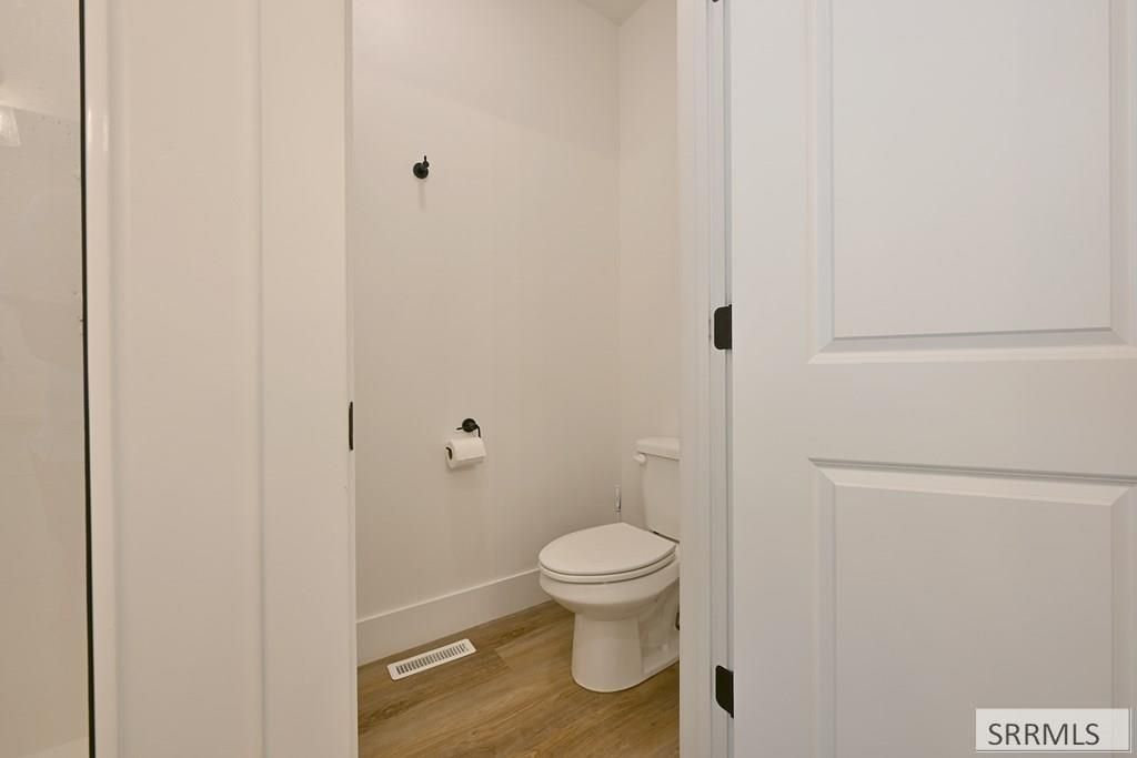 Image 9 of property listing at 1458 N 805 E, Shelley, ID 83274