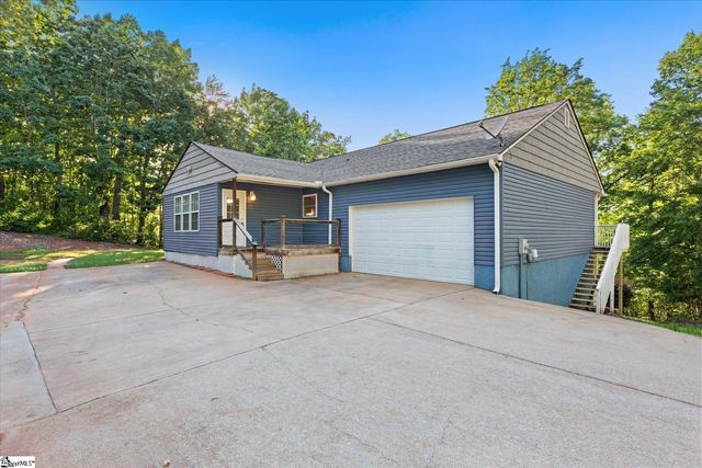 38 Jesse Court, Taylors, SC 29687