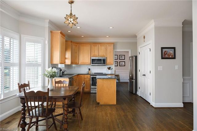 3007 Deercroft Lane, Clemmons, NC 27012