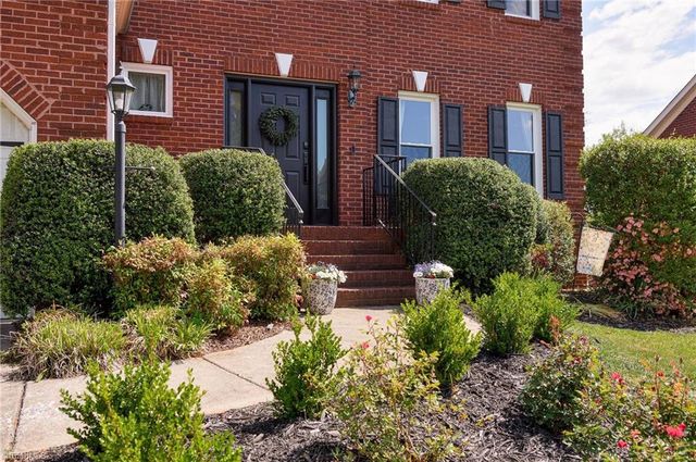 3007 Deercroft Lane, Clemmons, NC 27012