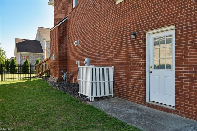 3007 Deercroft Lane, Clemmons, NC 27012