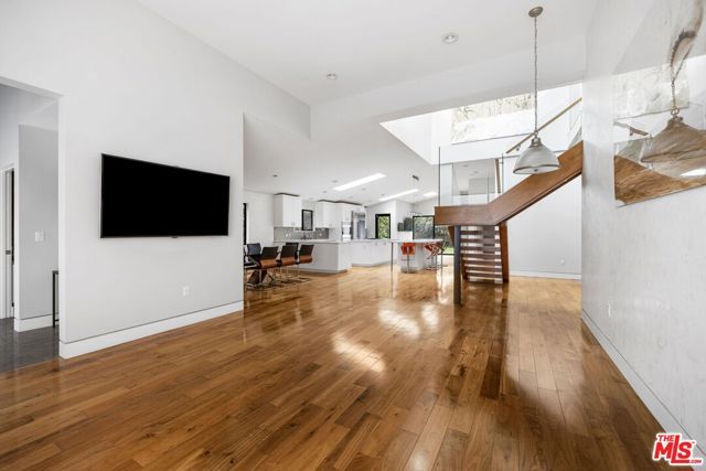 11367 Elderwood Street, Los Angeles, CA 90049