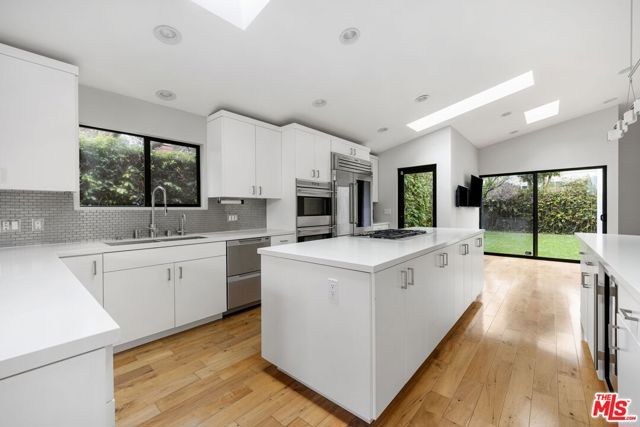 11367 Elderwood Street, Los Angeles, CA 90049