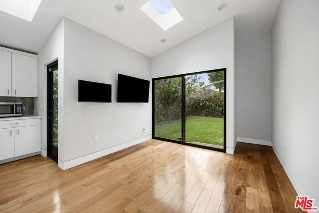11367 Elderwood Street, Los Angeles, CA 90049
