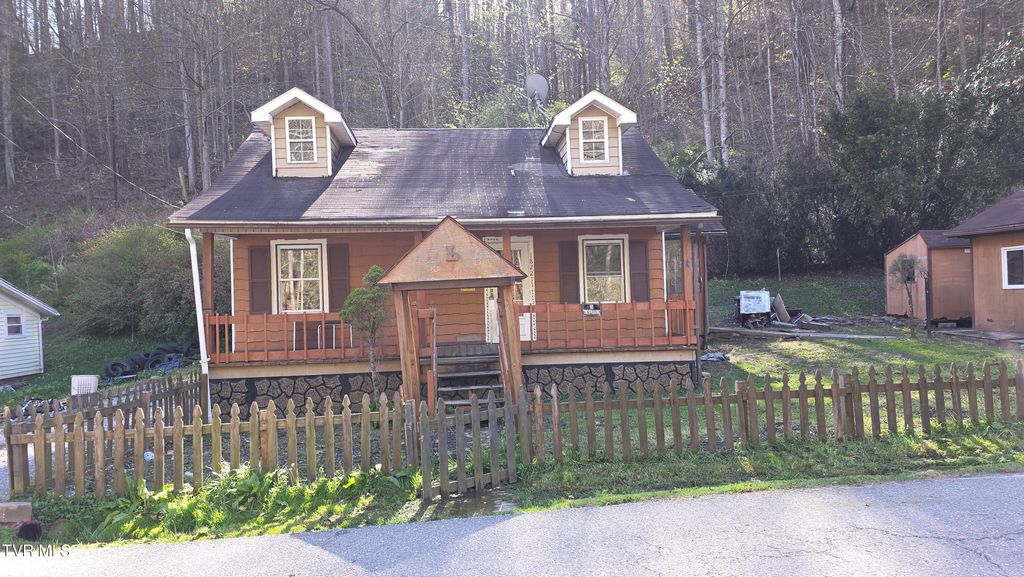 1822 Derby, Appalachia, VA 24216