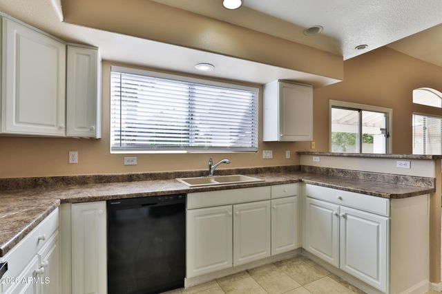 6759 N 77th Drive, Glendale, AZ 85303
