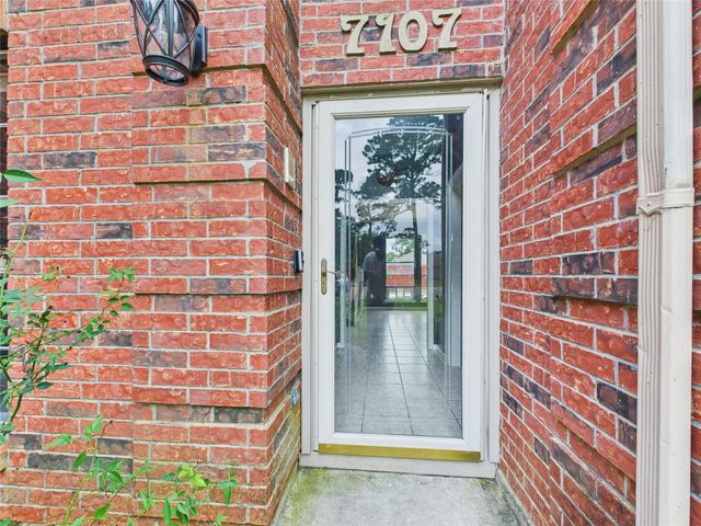 7107 Seminole Street, Baytown, TX 77521