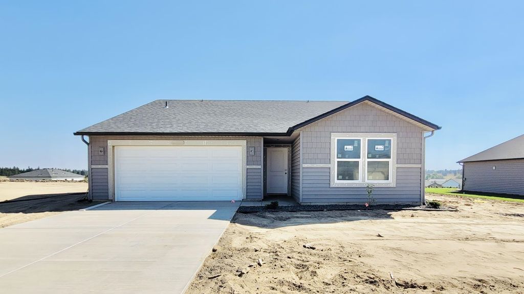 819 E K St, Deer Park, WA 99006
